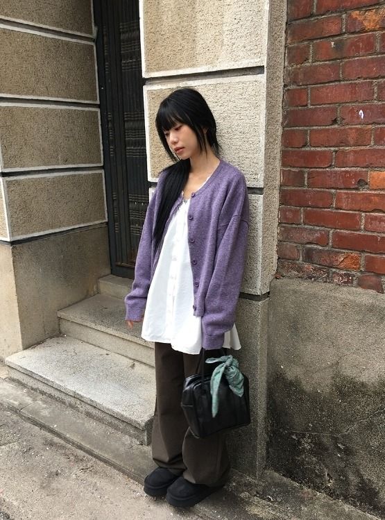 Genjib V-Neck Lace Pintuck Blouse
