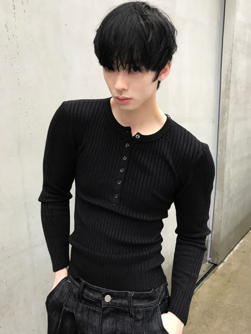 Muscle-Fit Ribbed Henley Neck Knit