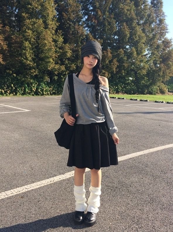 Tyron Round Off-Shoulder Strap Sweatshirt