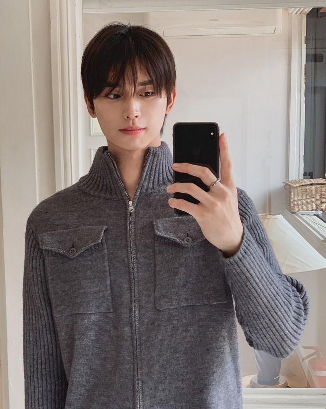 Horin Pocket Semi-Crop Knit Zip-Up