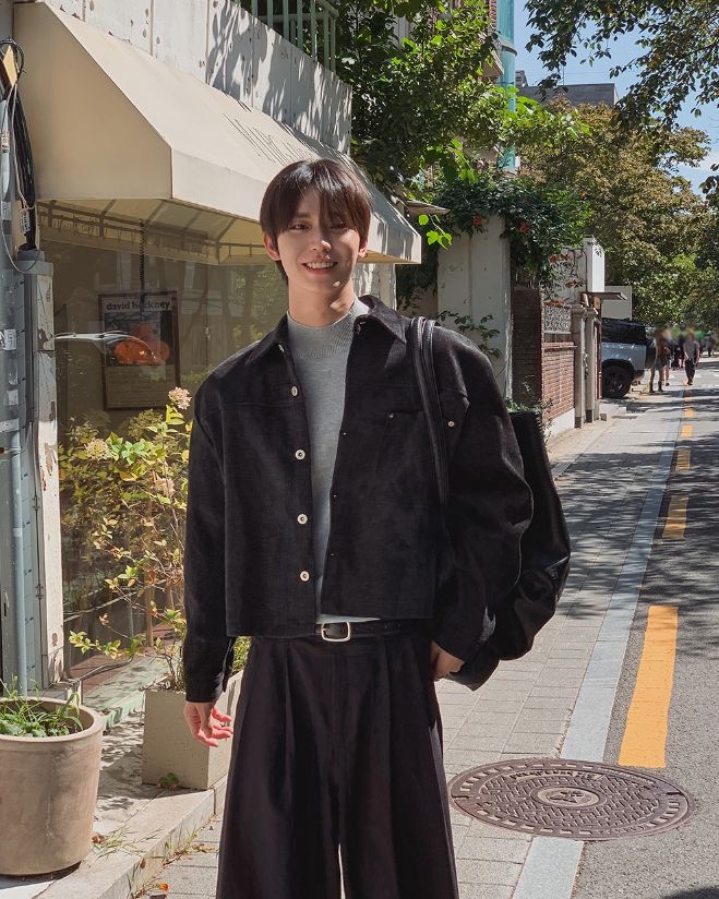 Her Deep V-Tuck Balloon Wide Slacks