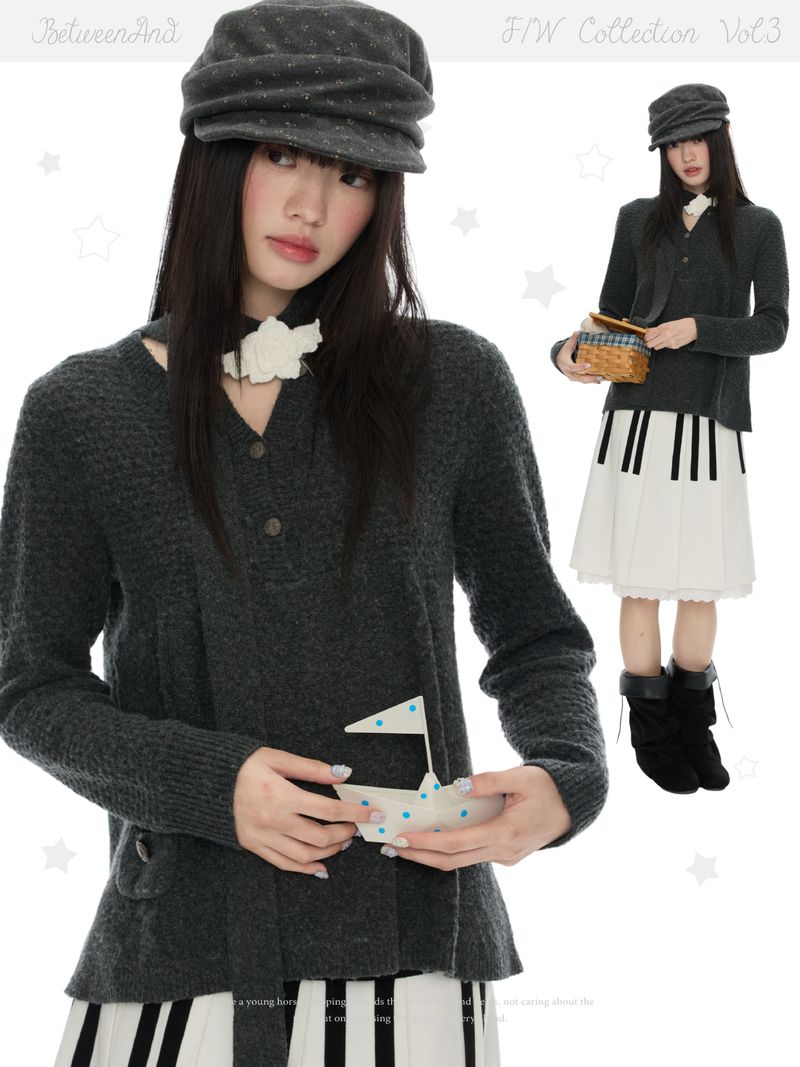 BETWEENAND “Old Castle Girl” カシミヤチャコールグレーセーター