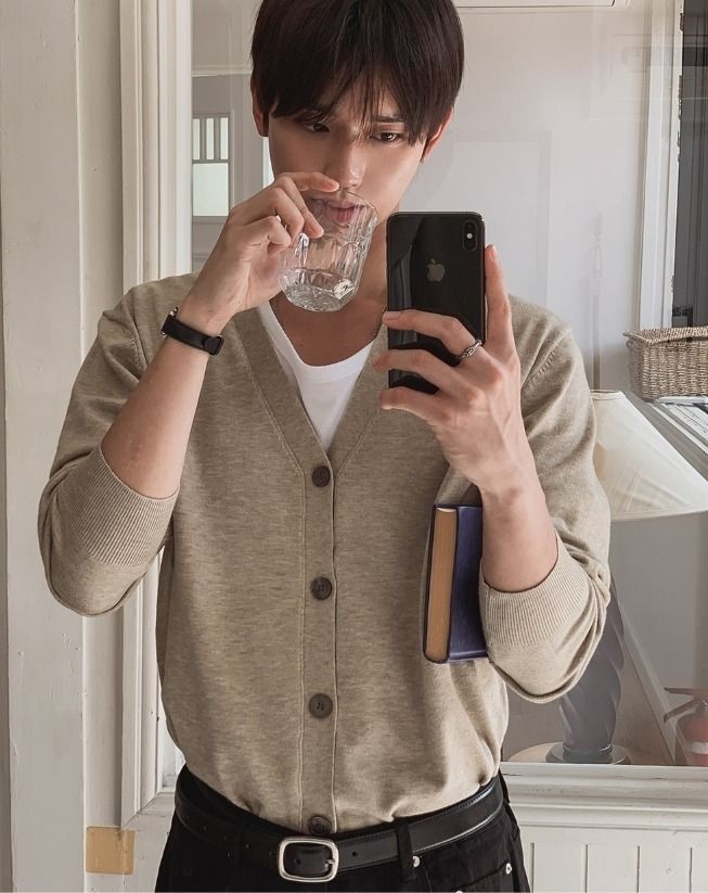 Rodent Basic V-neck Knit Cardigan