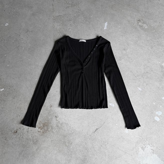Noir Button Ribbed Tee