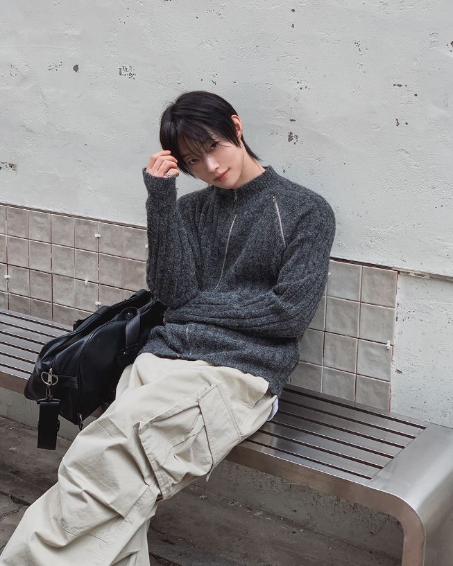 Kennen Fingerhole Wool Knit Zip-up