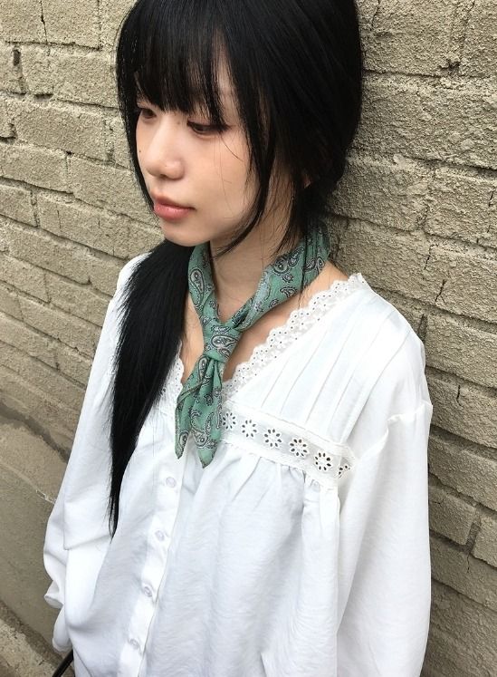 Genjib V-Neck Lace Pintuck Blouse