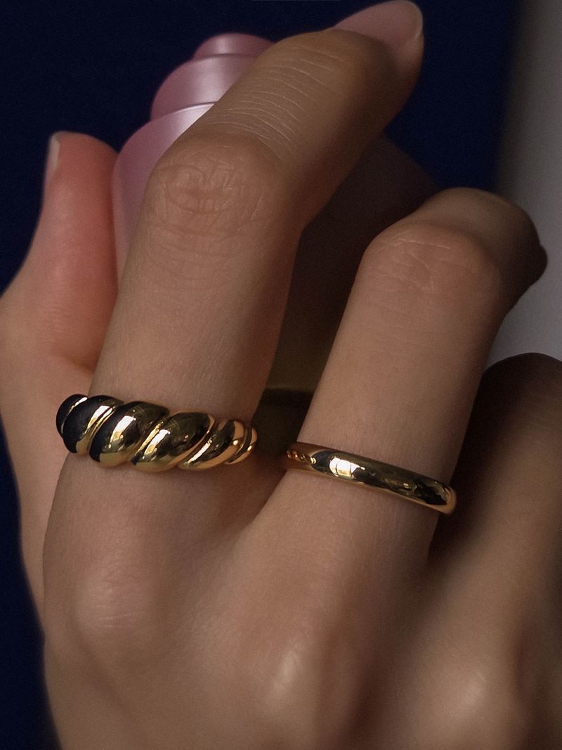 weamondz（ウィアモンズ）の「ライフプルーフクロワッサンリング (Silver/Gold)（アクセサリー）」