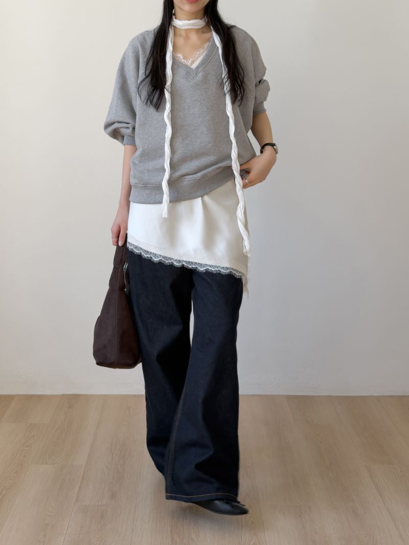 Avang V-Neck Raglan Sweatshirt