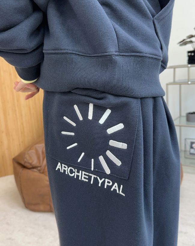 Arc Circle Embroidered Hood Zip-up