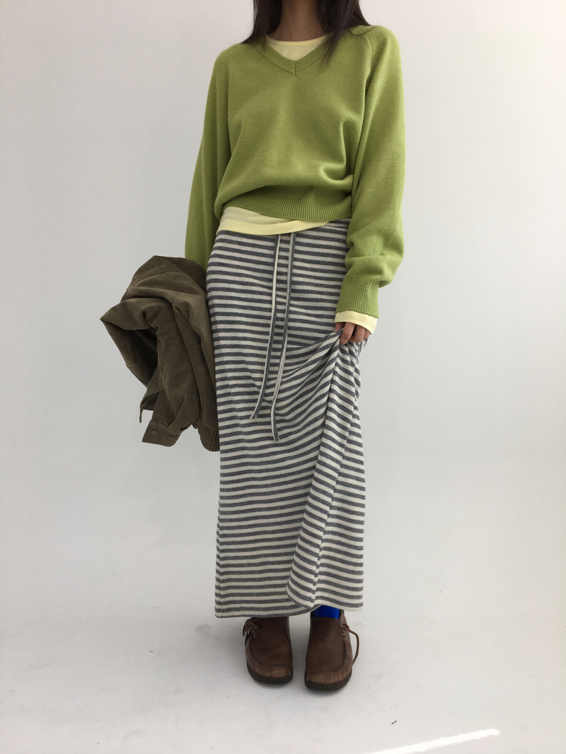 リービブVネッククロップドニット (4color)