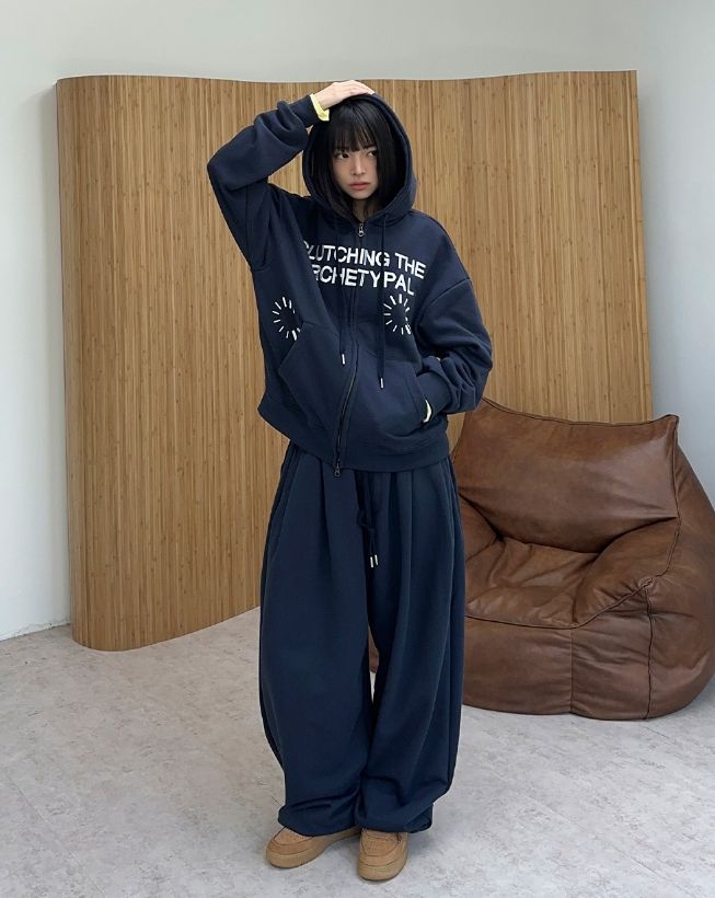 Arc Circle Embroidered Hood Zip-up