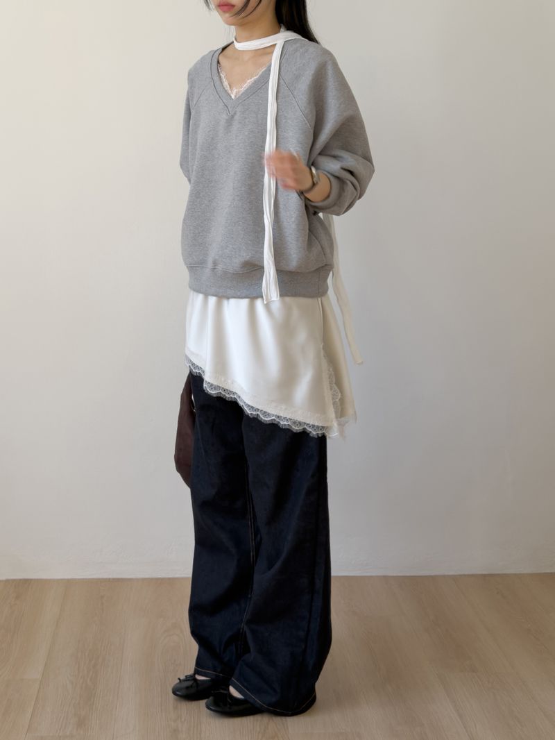 Avang V-Neck Raglan Sweatshirt