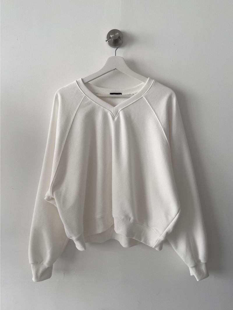 Avang V-Neck Raglan Sweatshirt