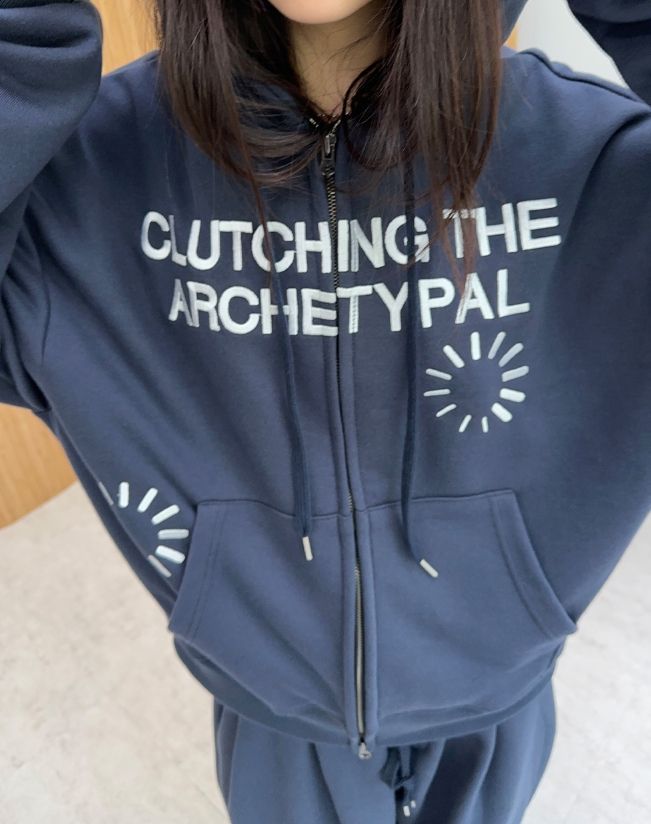 Arc Circle Embroidered Hood Zip-up