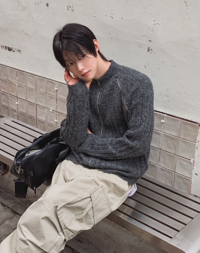 Kennen Fingerhole Wool Knit Zip-up