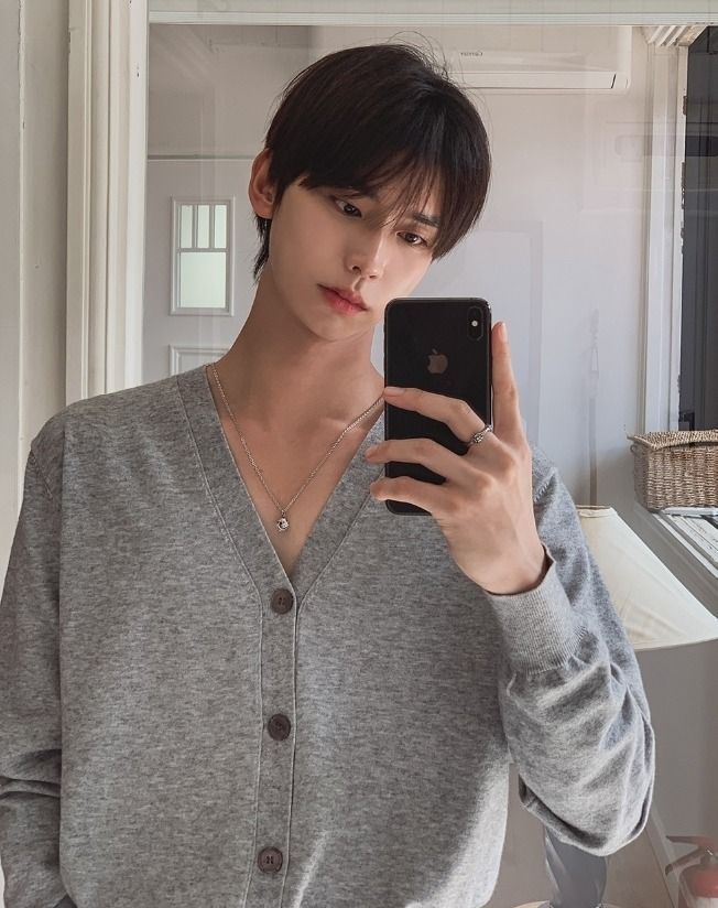 Rodent Basic V-neck Knit Cardigan