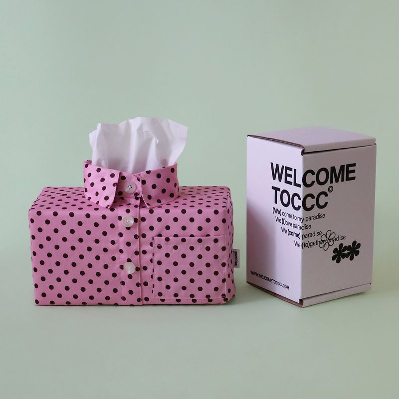 welcometoccc（ウェルカムシーシーシー）の「ポケット シャツ ティッシュ ケース (Pink Dot) （インテリア）」