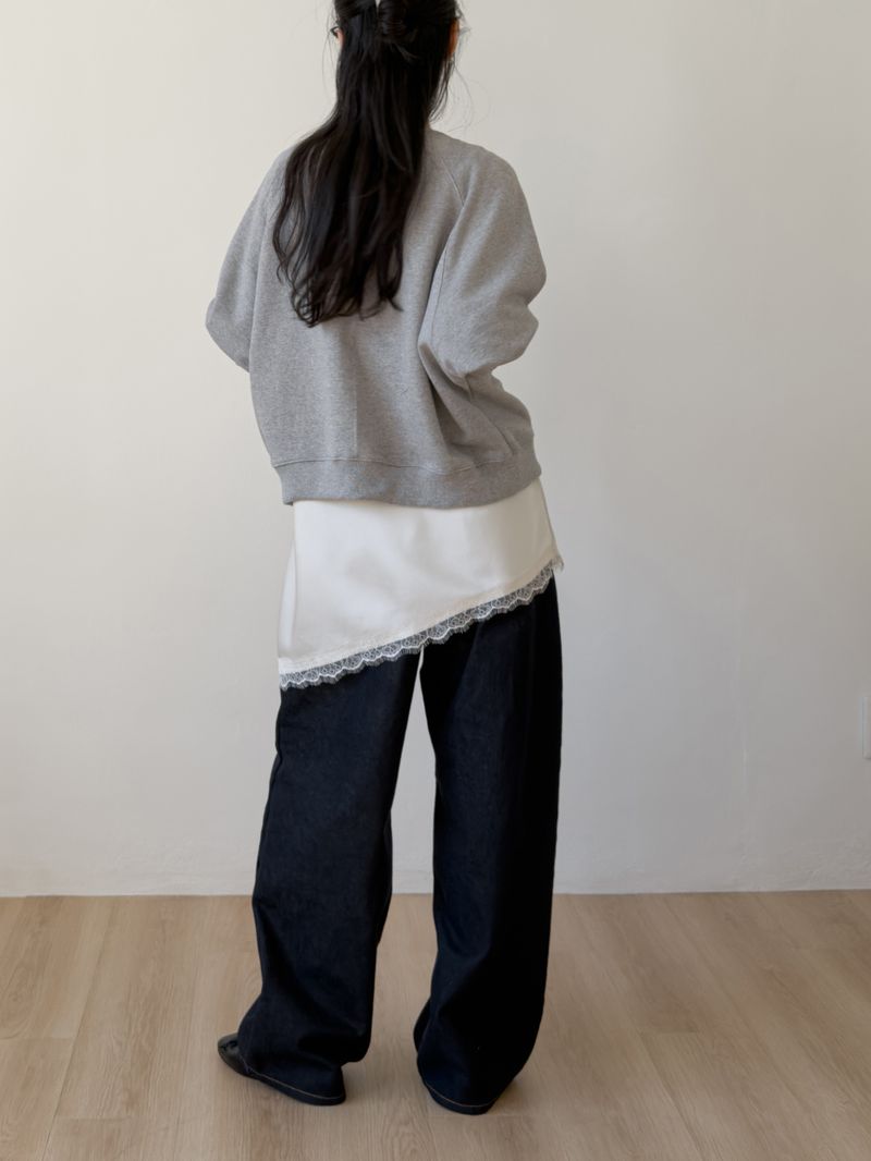 Avang V-Neck Raglan Sweatshirt