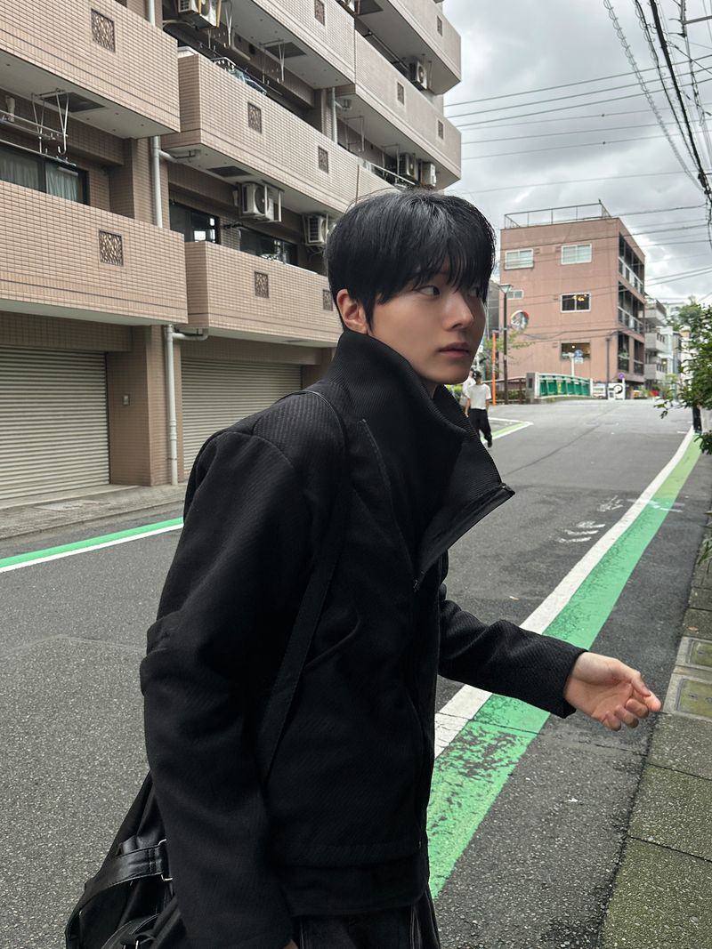 カルフダイアゴナルクロップドハイネックジップアップ