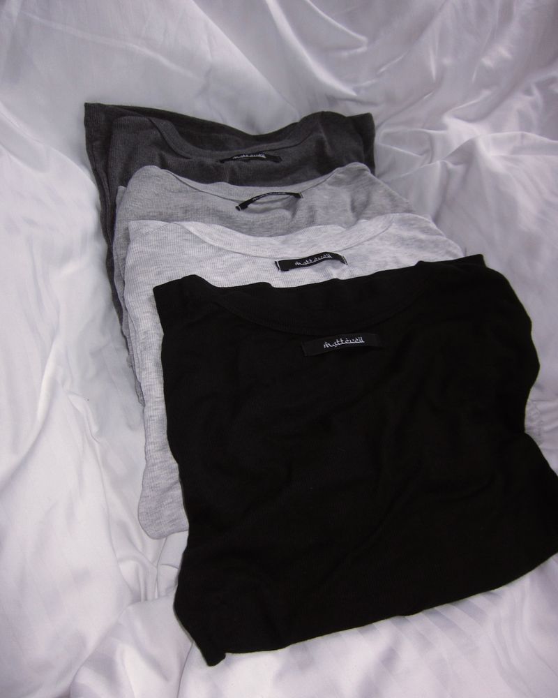 Ease Round Long Tee