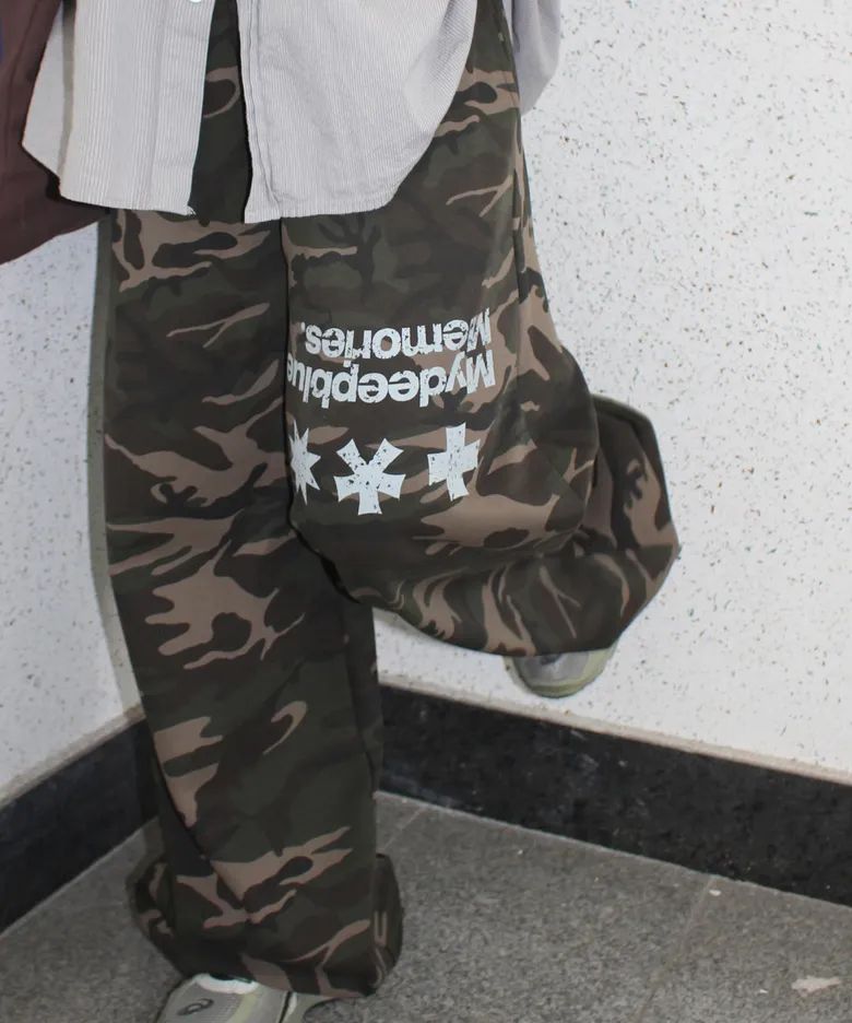 MM SYMBOL OVER CAMO SWEATPANTS (2 COLORS)