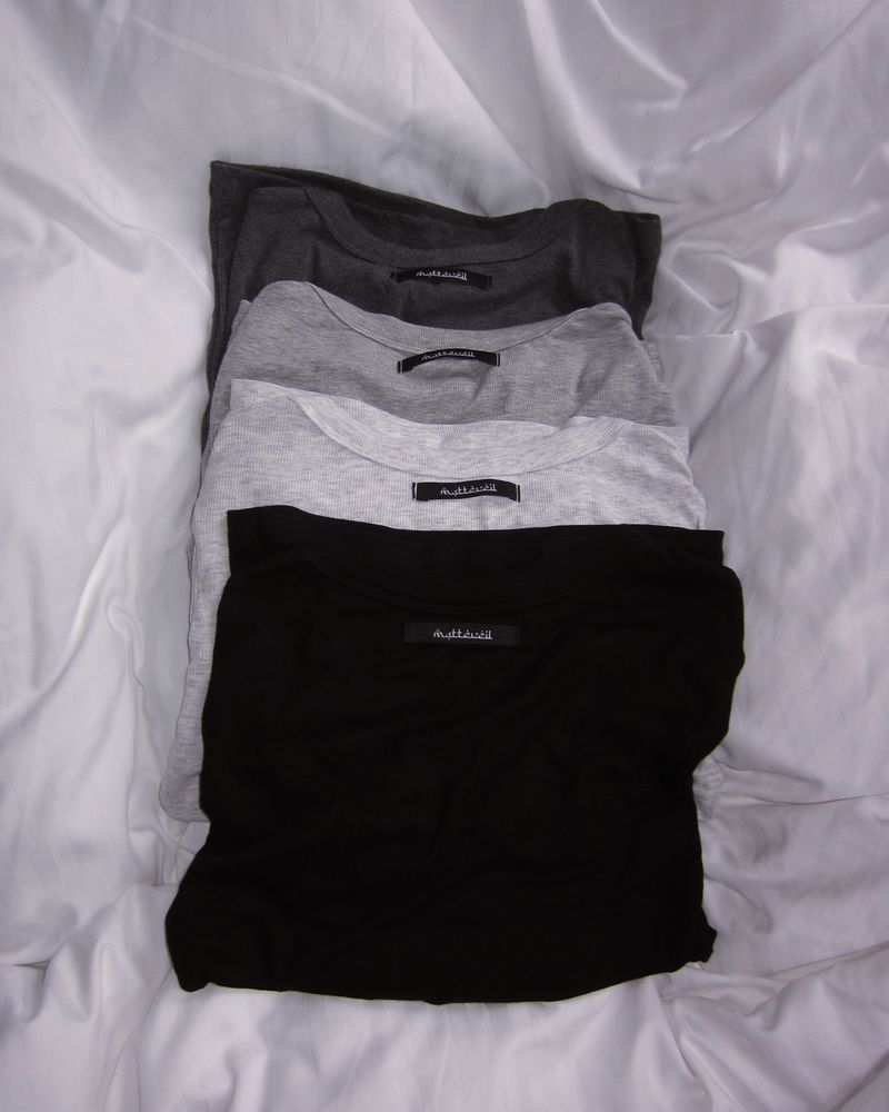 MATTEVEIL（ マットヴェール）の「Ease Round Long Tee（Tops）」