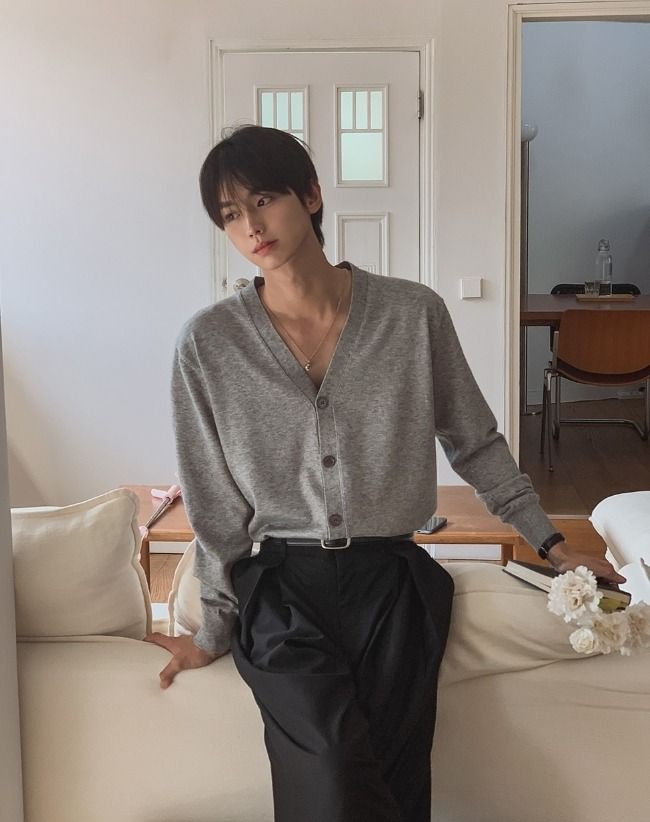 Rodent Basic V-neck Knit Cardigan