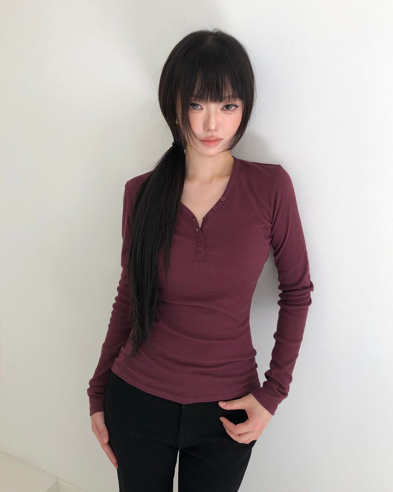 WONDER WONDER（ワンダーワンダー）の「ローハン ボタン ブイネック ロングスリーブTシャツ（トップス）」