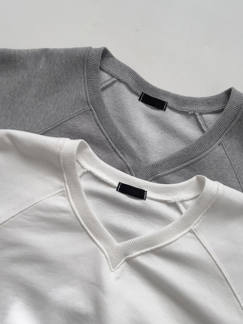 Avang V-Neck Raglan Sweatshirt