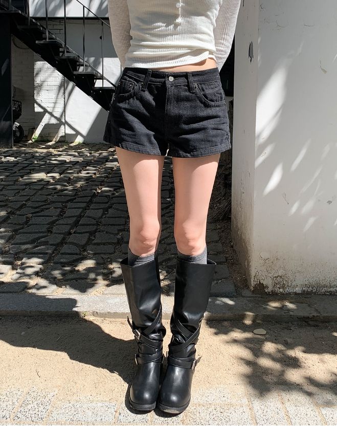 ULAN（ユレン）の「タッピーノンフェイドデニムショーツ（パンツ）」