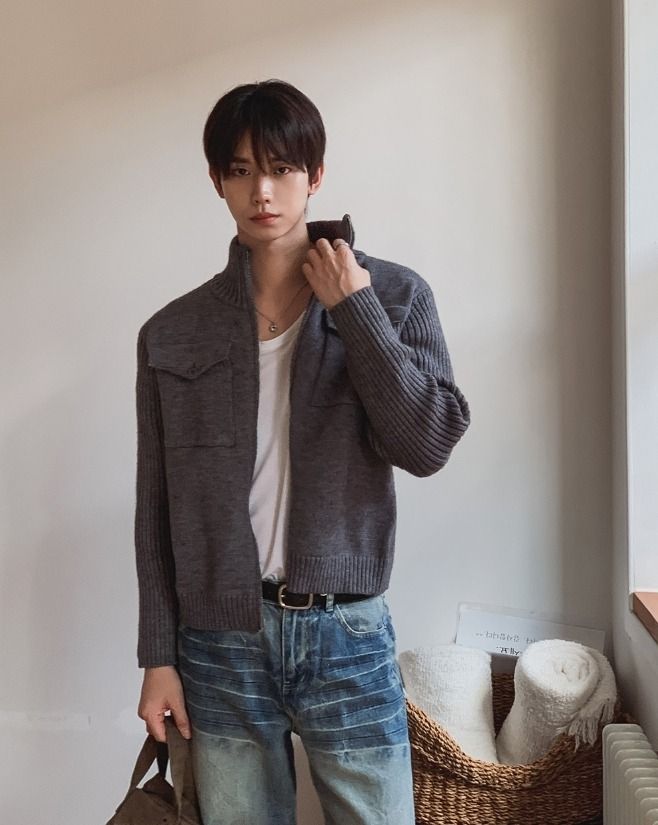 Horin Pocket Semi-Crop Knit Zip-Up