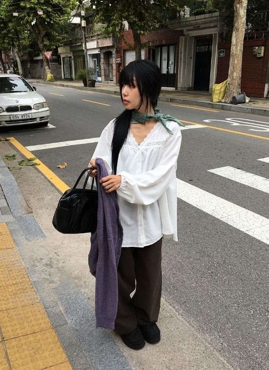 Genjib V-Neck Lace Pintuck Blouse