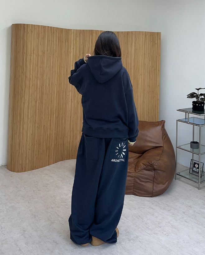 Arc Circle Embroidered Hood Zip-up
