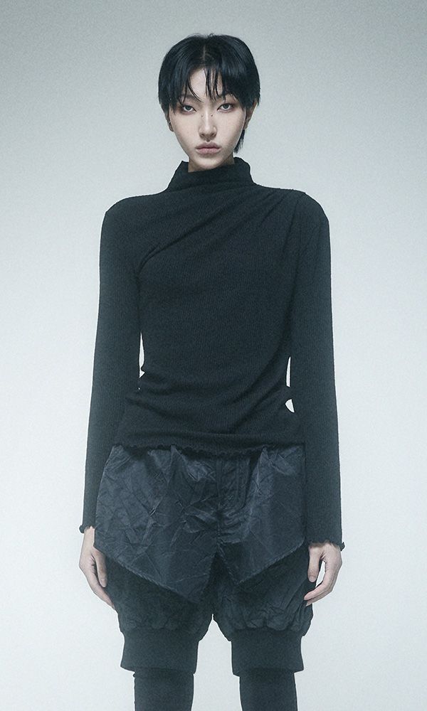 Reculer（ルキュレ）の「Cowl draped T-shirt Black（Tops）」
