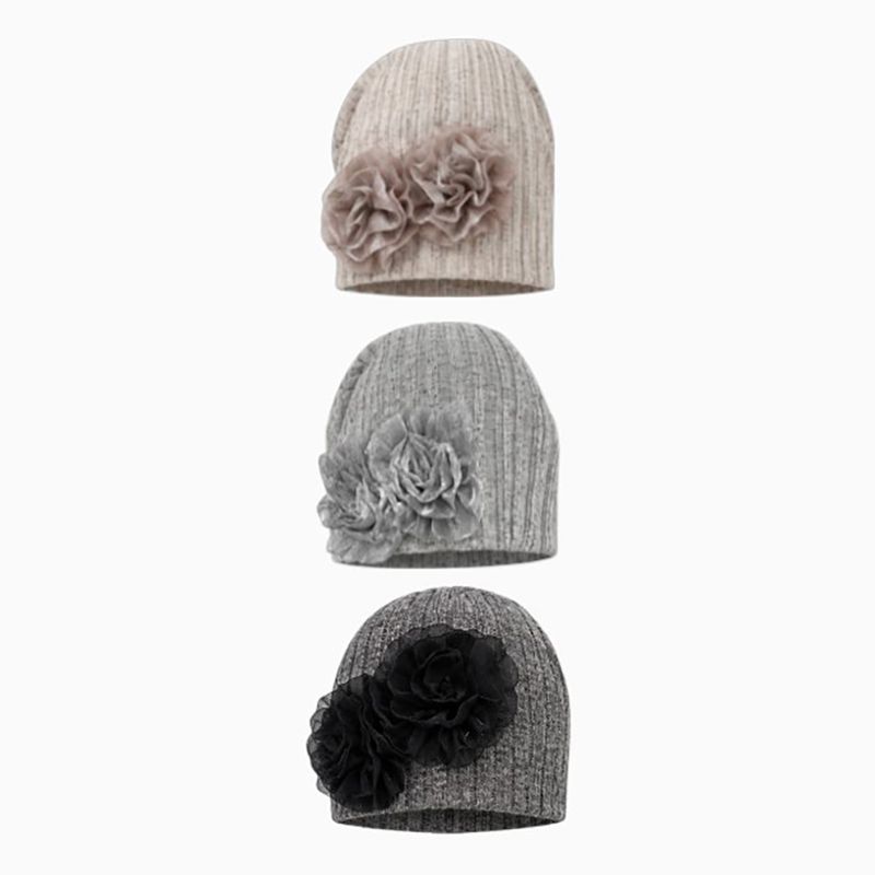 ROSE-ACCENTED RIBBED BEANIE