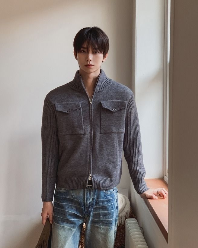 Horin Pocket Semi-Crop Knit Zip-Up
