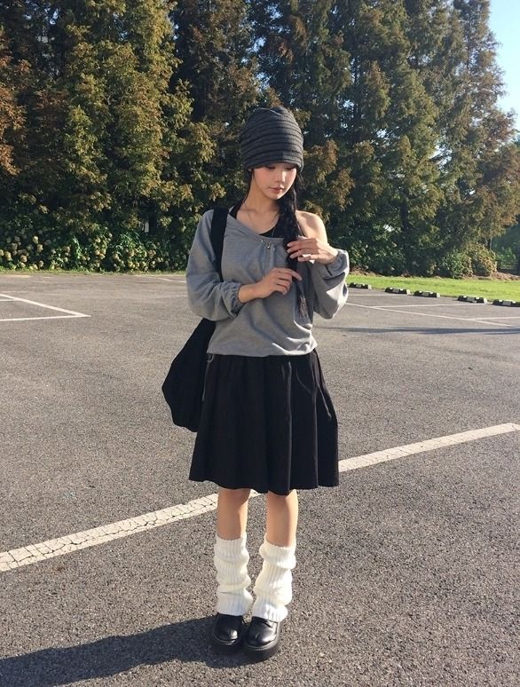 Tyron Round Off-Shoulder Strap Sweatshirt