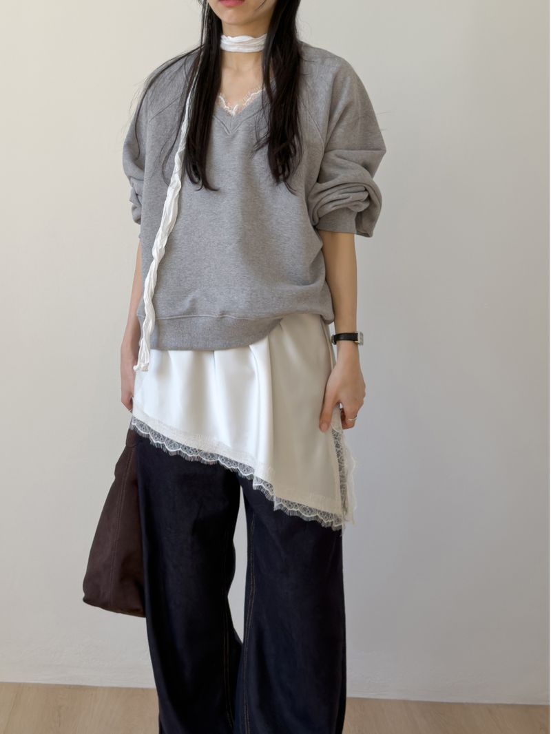 Avang V-Neck Raglan Sweatshirt