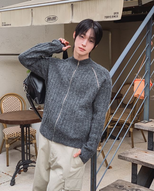 Kennen Fingerhole Wool Knit Zip-up