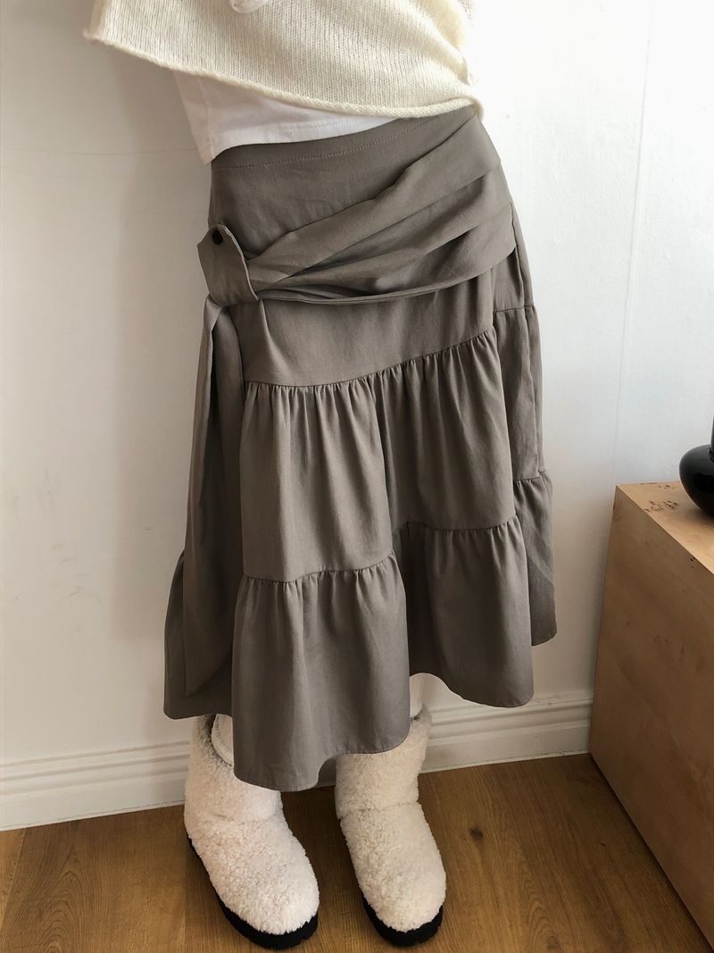 Punen Strap Tiered Midi Skirt
