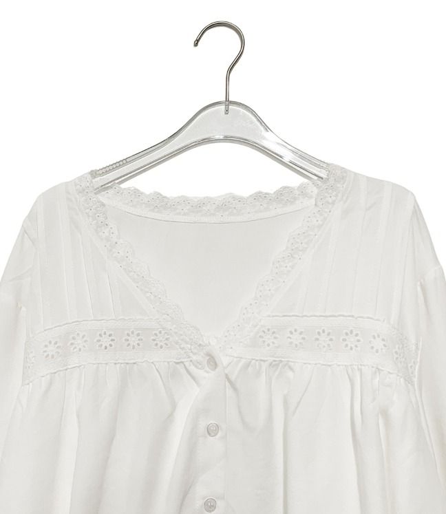 Genjib V-Neck Lace Pintuck Blouse