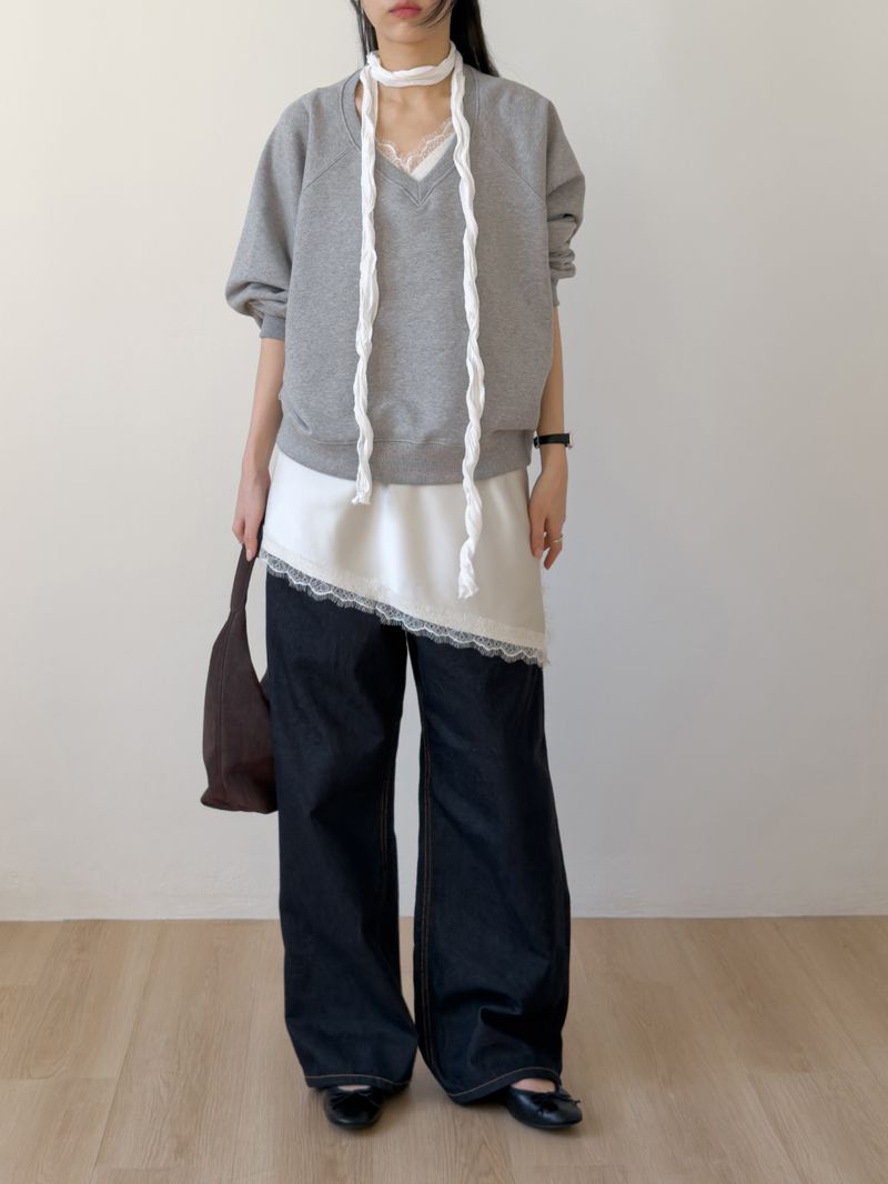 Avang V-Neck Raglan Sweatshirt