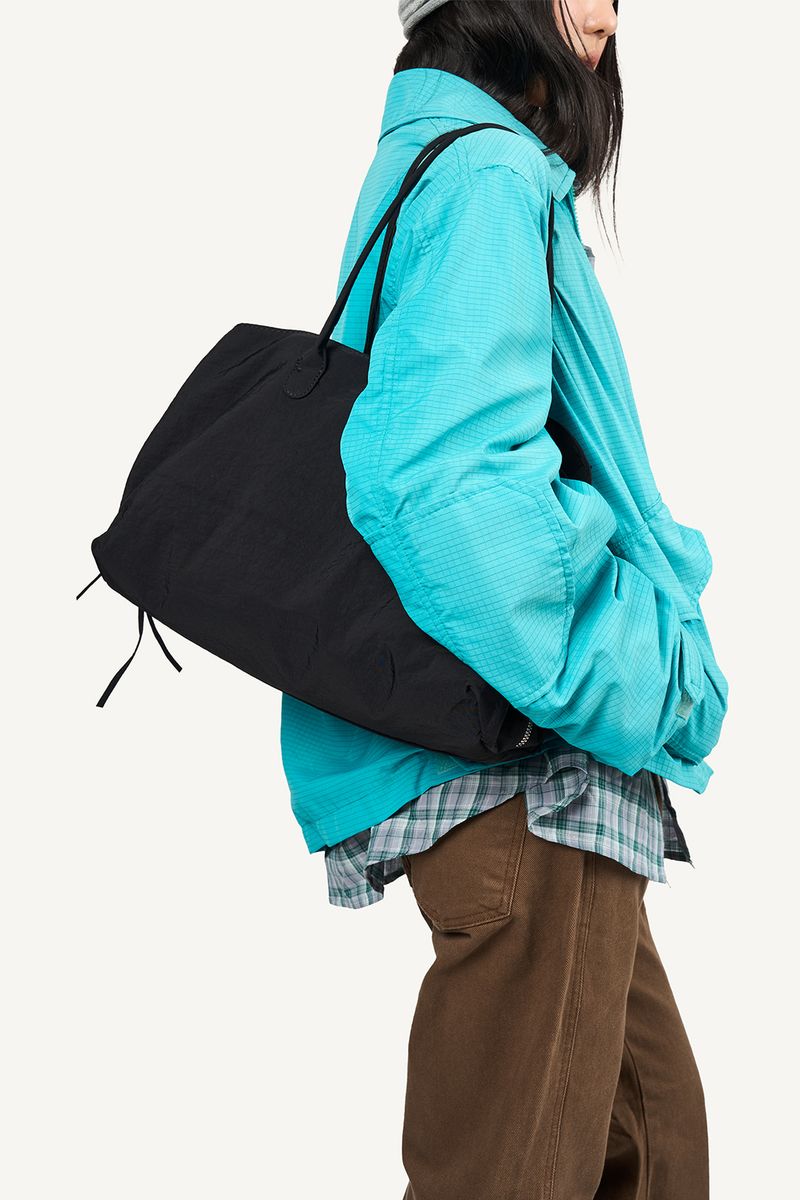 Raucohouse（ラウコハウス）の「Crinkle Center Zipper Tote Bag（Bags）」