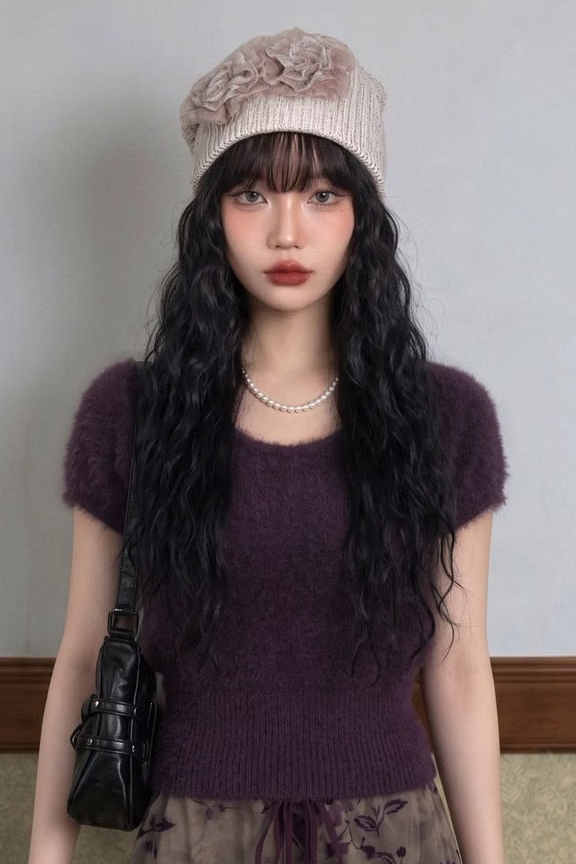 ROSE-ACCENTED RIBBED BEANIE