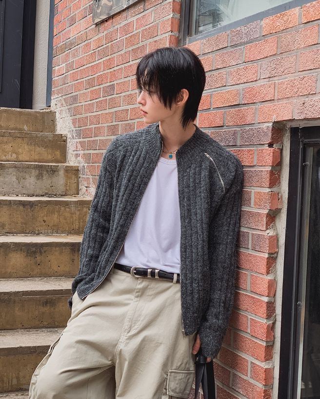 Kennen Fingerhole Wool Knit Zip-up