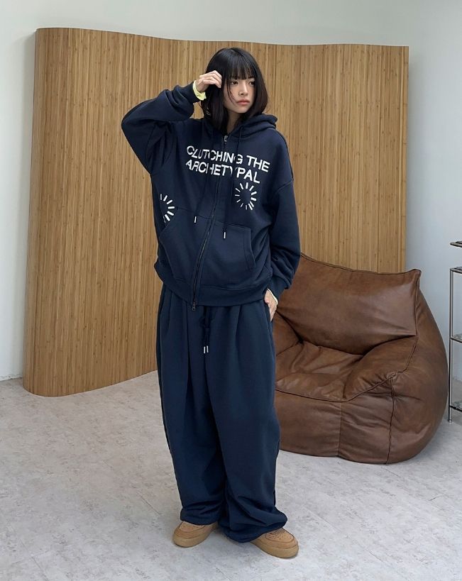 Arc Circle Embroidered Hood Zip-up