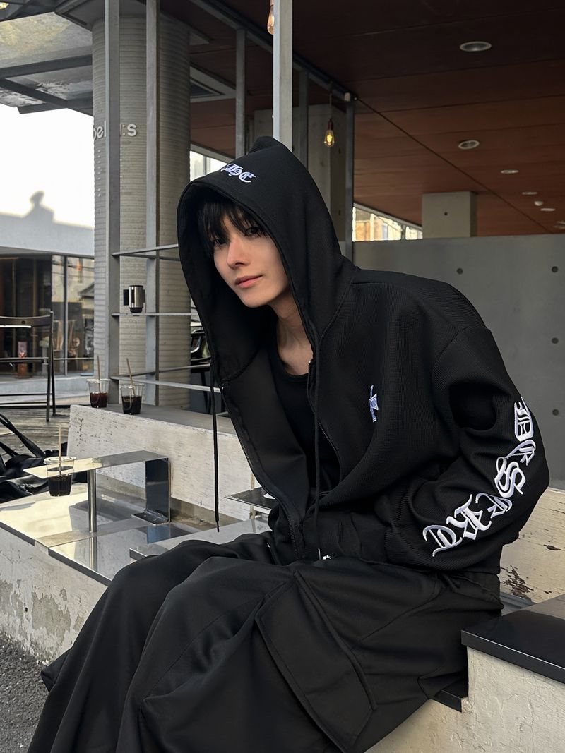 Wayne Lettering Hood Zip-up