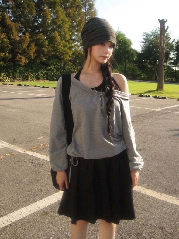 Tyron Round Off-Shoulder Strap Sweatshirt