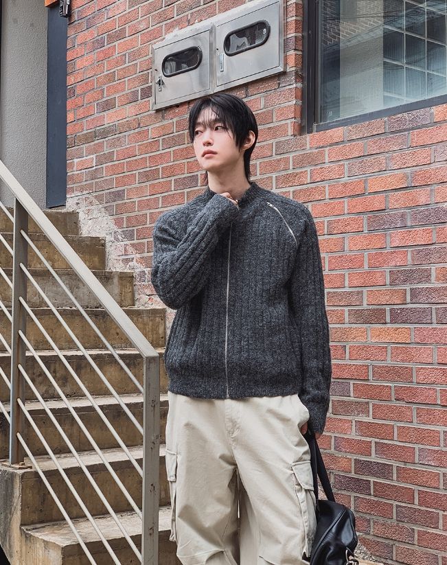 Kennen Fingerhole Wool Knit Zip-up