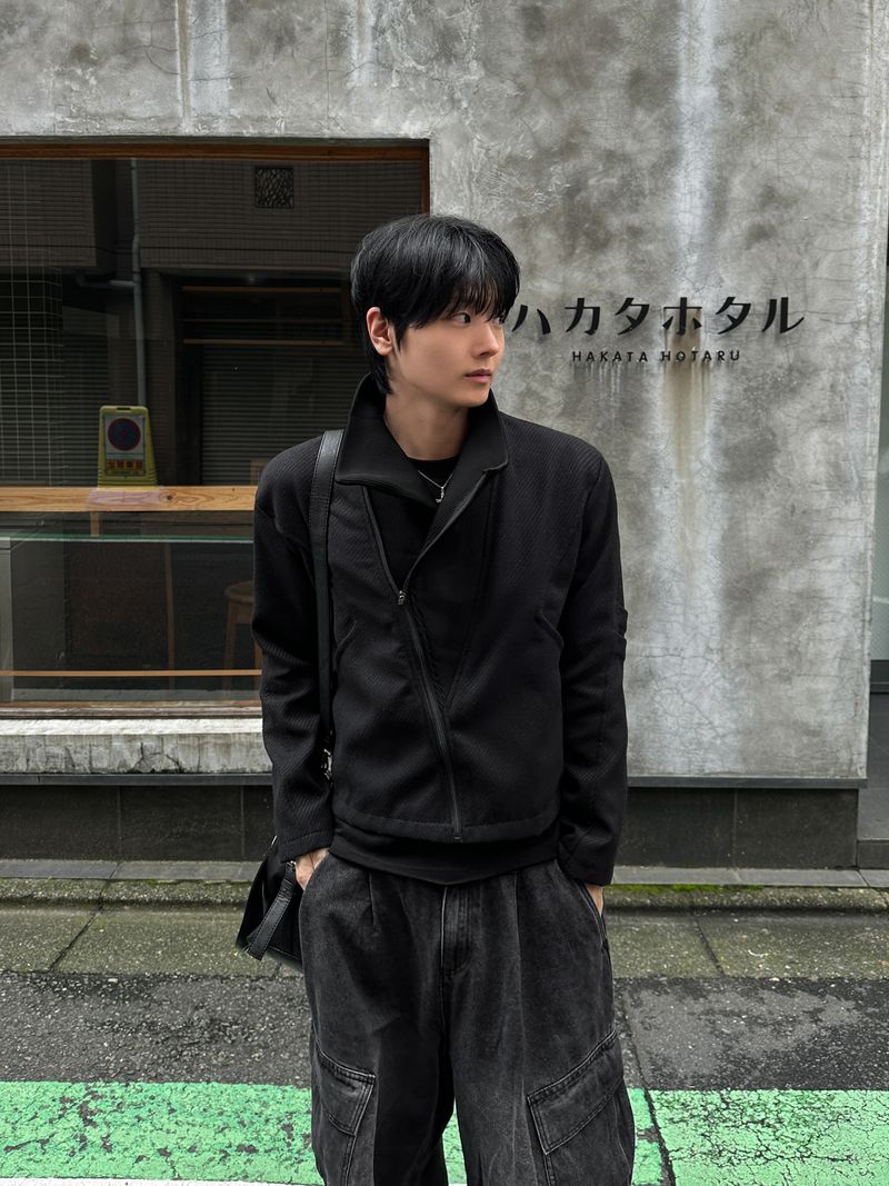 カルフダイアゴナルクロップドハイネックジップアップ